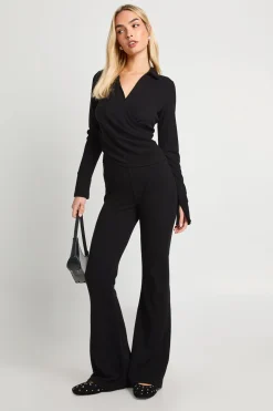 Ensemble coordonné : haut à côtes drapé et pantalon évasé