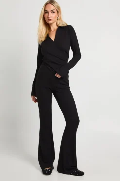Ensemble coordonné : haut à côtes drapé et pantalon évasé