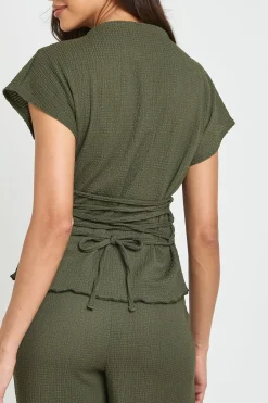 Ensemble Coordonné Haut À Dos Noué Et Pantalon Large En Tissu Froissé