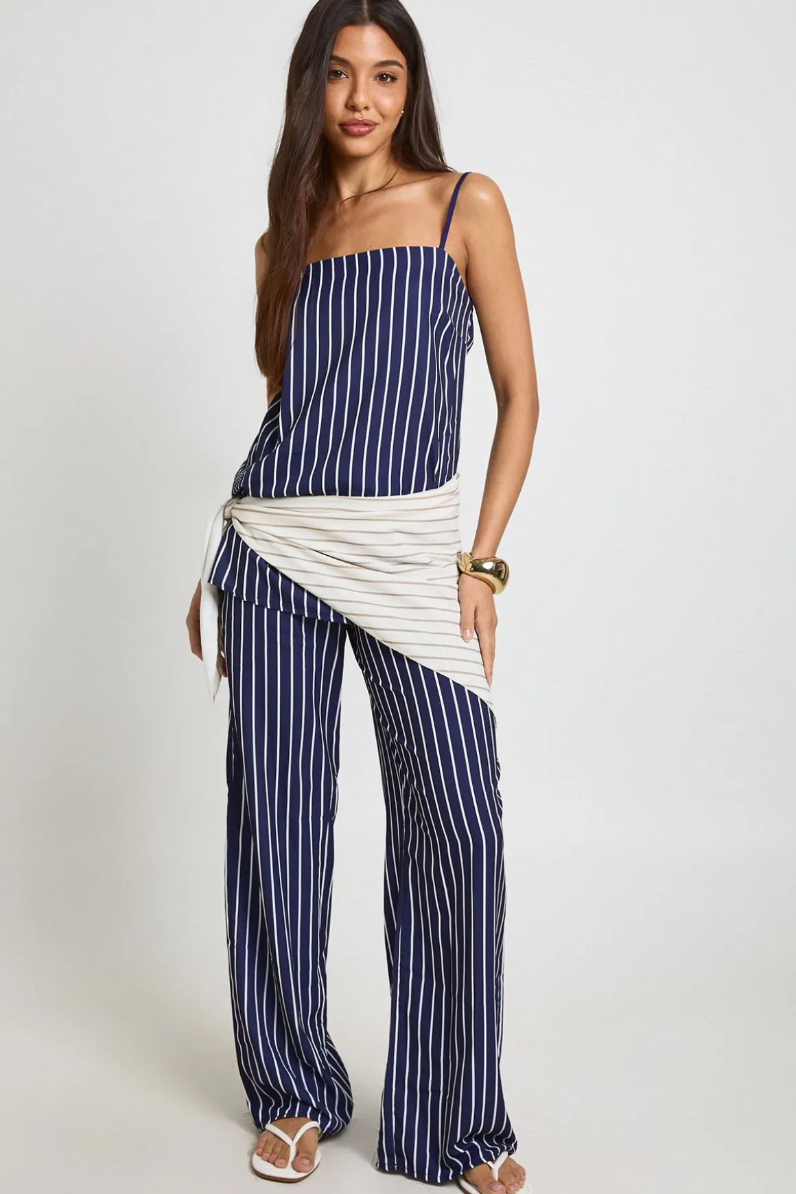 Ensemble Coordonné Haut À Encolure Carrée Et Pantalon À Rayures