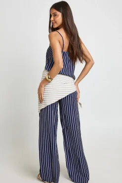 Ensemble Coordonné Haut À Encolure Carrée Et Pantalon À Rayures