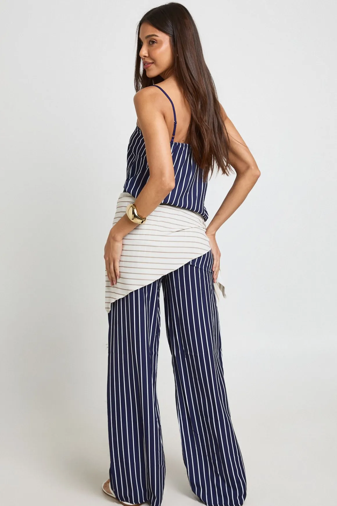 Ensemble Coordonné Haut À Encolure Carrée Et Pantalon À Rayures