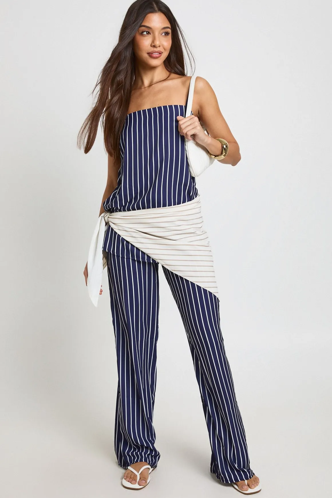 Ensemble Coordonné Haut À Encolure Carrée Et Pantalon À Rayures