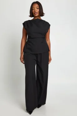 Ensemble coordonné : Haut long à une épaule Plus One & Pantalon à jambe droite