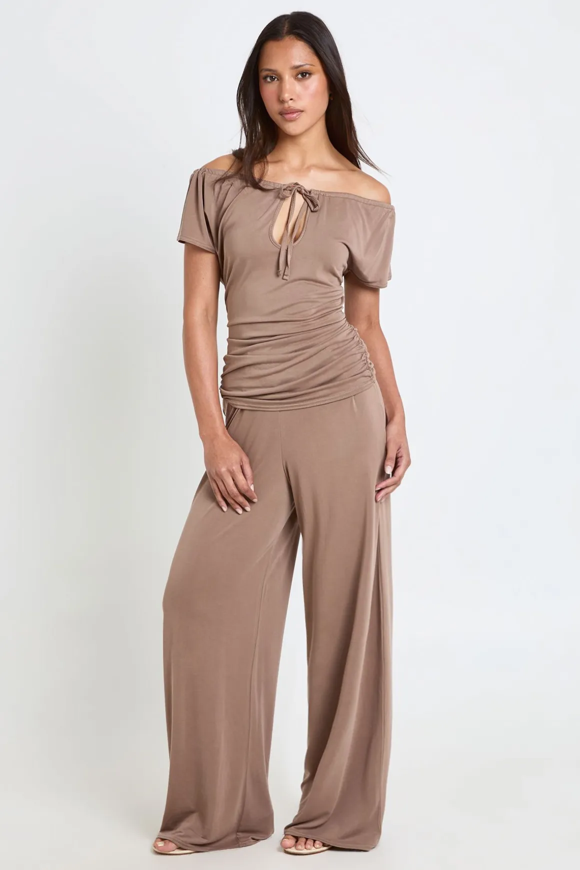 Ensemble Coordonné Haut Épaules Dénudées Détail Nœud Et Pantalon Large En Modal