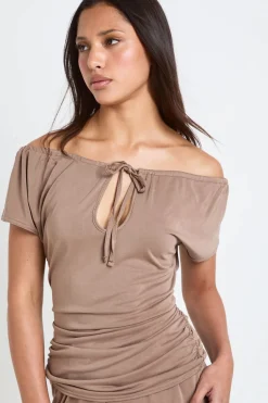 Ensemble Coordonné Haut Épaules Dénudées Détail Nœud Et Pantalon Large En Modal