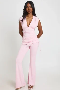 boohoo Ensemble Coordonné Haut Plongeant Froncé Aux Épaules Larges Et Pantalon Évasé À Revers En Tissu Slinky Mat<Femme Ensembles