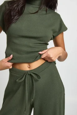 Ensemble Coordonné Pantalon et Haut Col Montant Manches Courtes Tissu Froissé