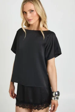 Ensemble Coordonné Petite Avec T-shirt Satiné Oversize Et Mini-jupe En Dentelle