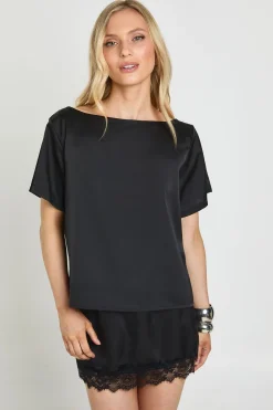 Ensemble Coordonné Petite Avec T-shirt Satiné Oversize Et Mini-jupe En Dentelle