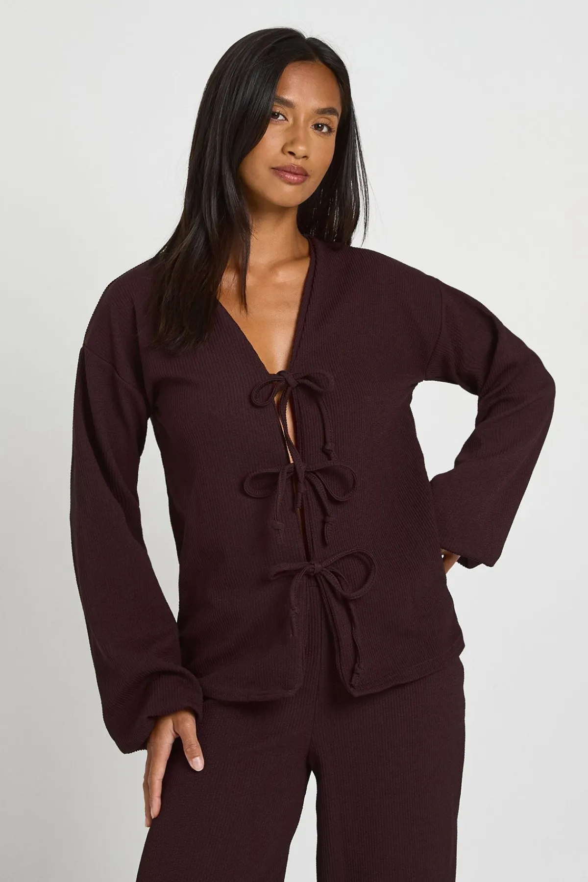 boohoo Ensemble Coordonné Petite Blouse Froissée À Nouer Et Pantalon<Femme Ensembles