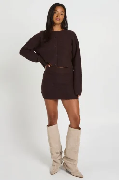 boohoo Ensemble Coordonné Petite Cardigan Boutonné Texturé En Maille Et Mini-jupe<Femme Looks Chocolat|Pulls Et Gilets