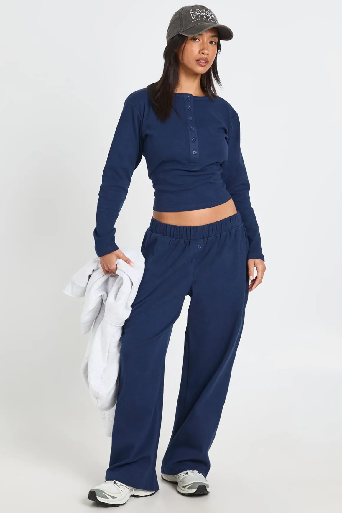 Ensemble Coordonné Petite Haut Col Rond Boutonné Et Pantalon En Coton