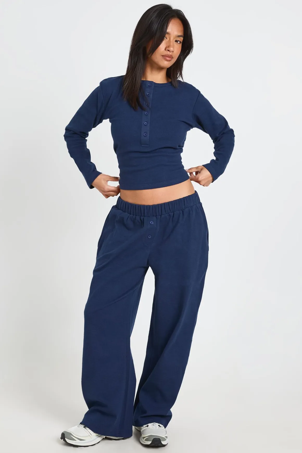 Ensemble Coordonné Petite Haut Col Rond Boutonné Et Pantalon En Coton