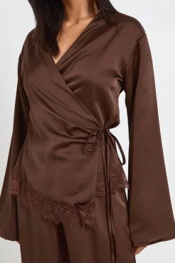 Ensemble Coordonné Petite Haut Cache-cœur Satiné À Ourlet En Dentelle