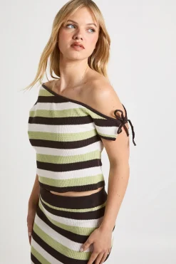 Ensemble Coordonné Petite Haut Tricoté Asymétrique À Une Épaule Et Jupe Longue