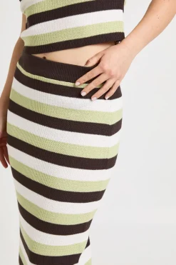 Ensemble Coordonné Petite Haut Tricoté Asymétrique À Une Épaule Et Jupe Longue