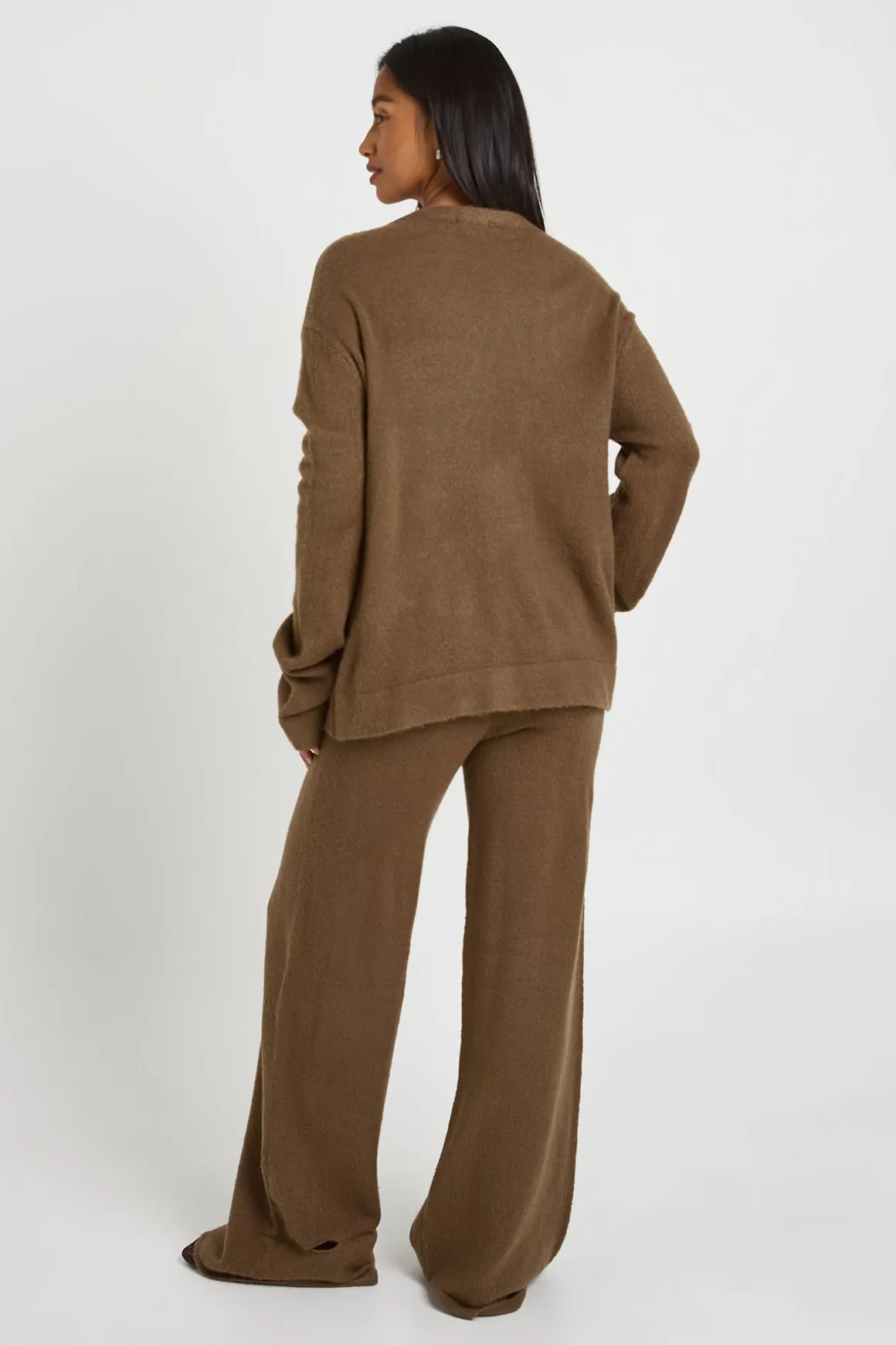 Ensemble Coordonné Petite Synthétiquell Col V Détaillé Et Pantalon Large