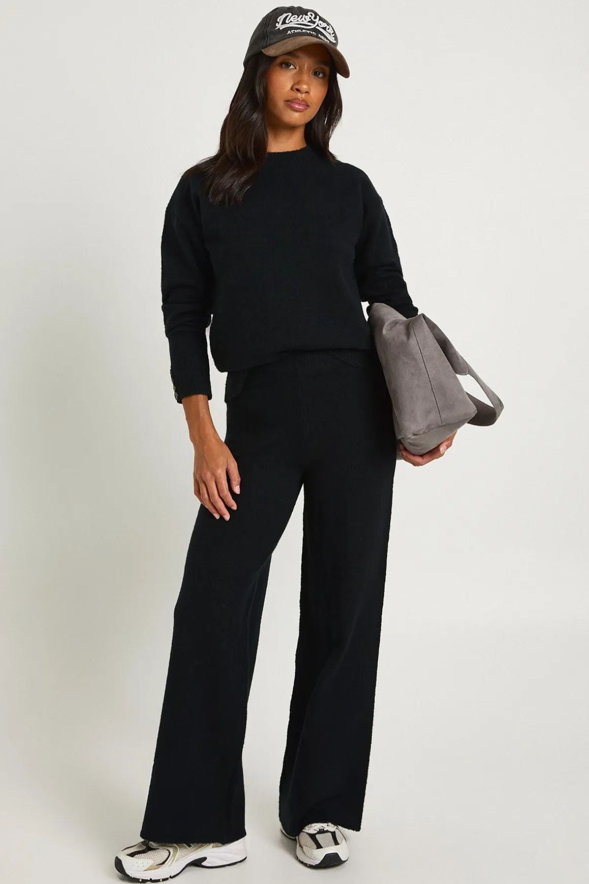 Ensemble coordonné pour femmes petites : pull oversize en tissu ultra doux avec détails de poignets boutonnés et pantalon à jambes larges