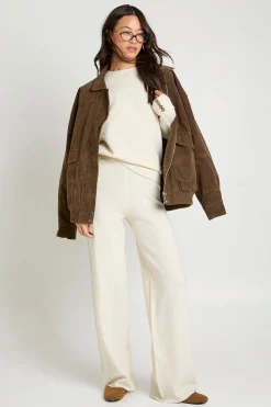 Ensemble coordonné pour personnes de grande taille : pull oversize ultra-doux avec détails de poignets boutonnés et pantalon à jambes larges