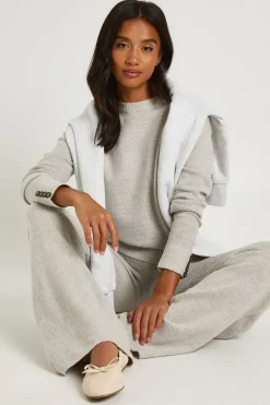 boohoo Ensemble coordonné pour petites tailles : pull oversize super doux orné de poignets boutonnés et pantalon à jambes larges<Femme Pulls Et Gilets|Toutes Les Mailles