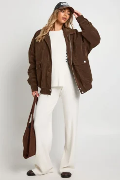 Ensemble coordonné pull à col rond avec détail d'ourlet boutonné en côtes épaisses et pantalon à jambe droite
