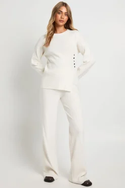 Ensemble coordonné pull à col rond avec détail d'ourlet boutonné en côtes épaisses et pantalon à jambe droite