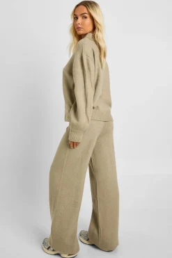 Ensemble coordonné : pull surdimensionné en maille avec détail de col en maille épaisse et pantalon à jambes larges