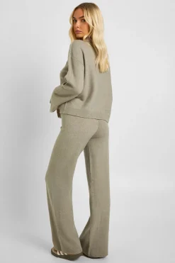Ensemble coordonné pull tricoté oversize à col boutonné et pantalon à jambe droite