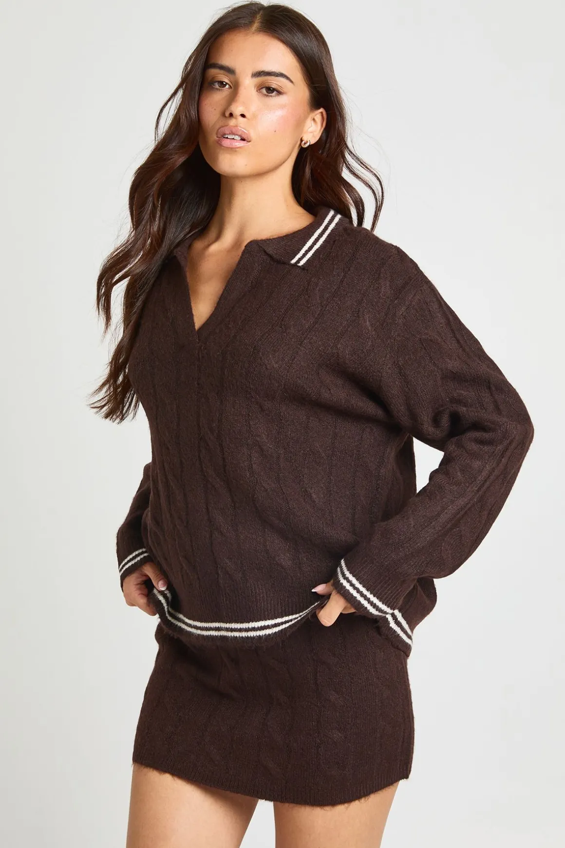 Ensemble Coordonné Synthétiquell Maille Torsadée Col Polo Et Mini-jupe