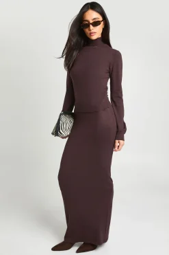 Ensemble Coordonné Synthétiquell Col Roulé Et Jupe Longue En Maille