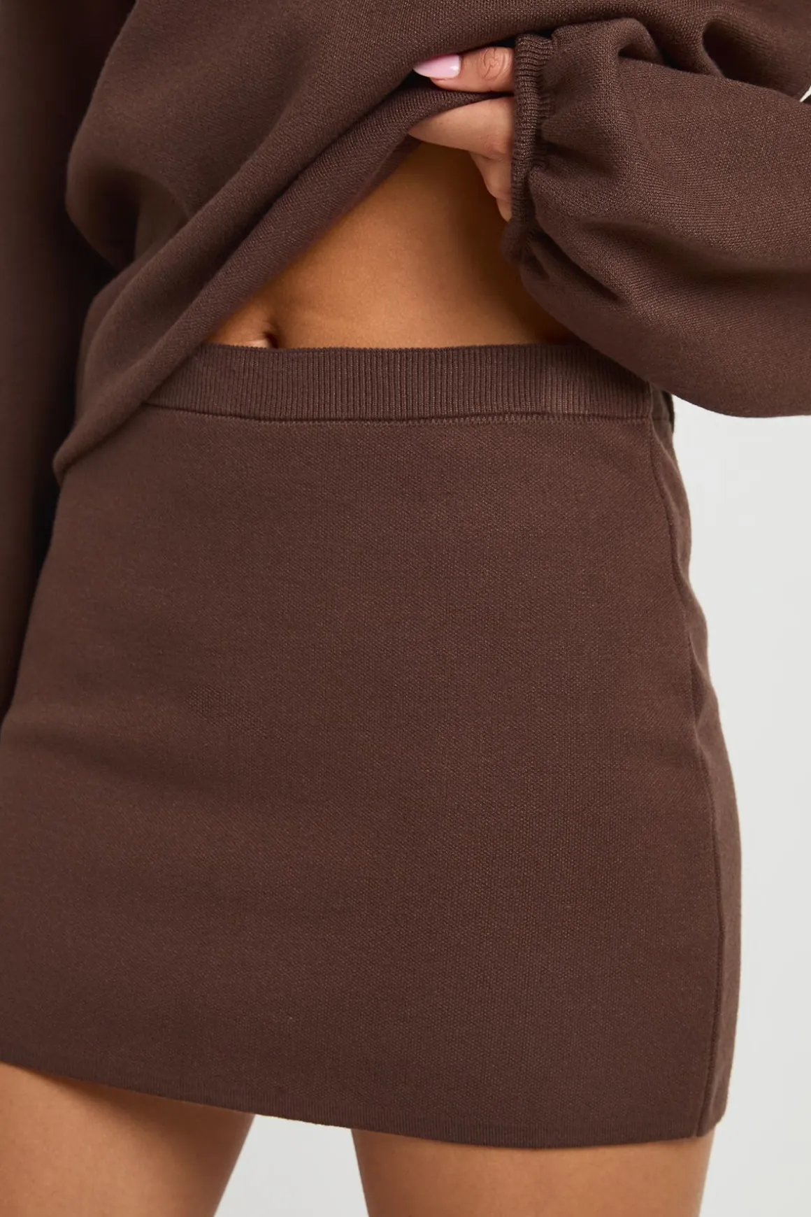 Ensemble Coordonné Synthétiquell À Col Et Mini-jupe En Maille
