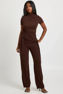 Ensemble Coordonné Texturé Avec Haut Drapé À Col Montant Noué Et Pantalon Droit
