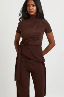Ensemble Coordonné Texturé Avec Haut Drapé À Col Montant Noué Et Pantalon Droit