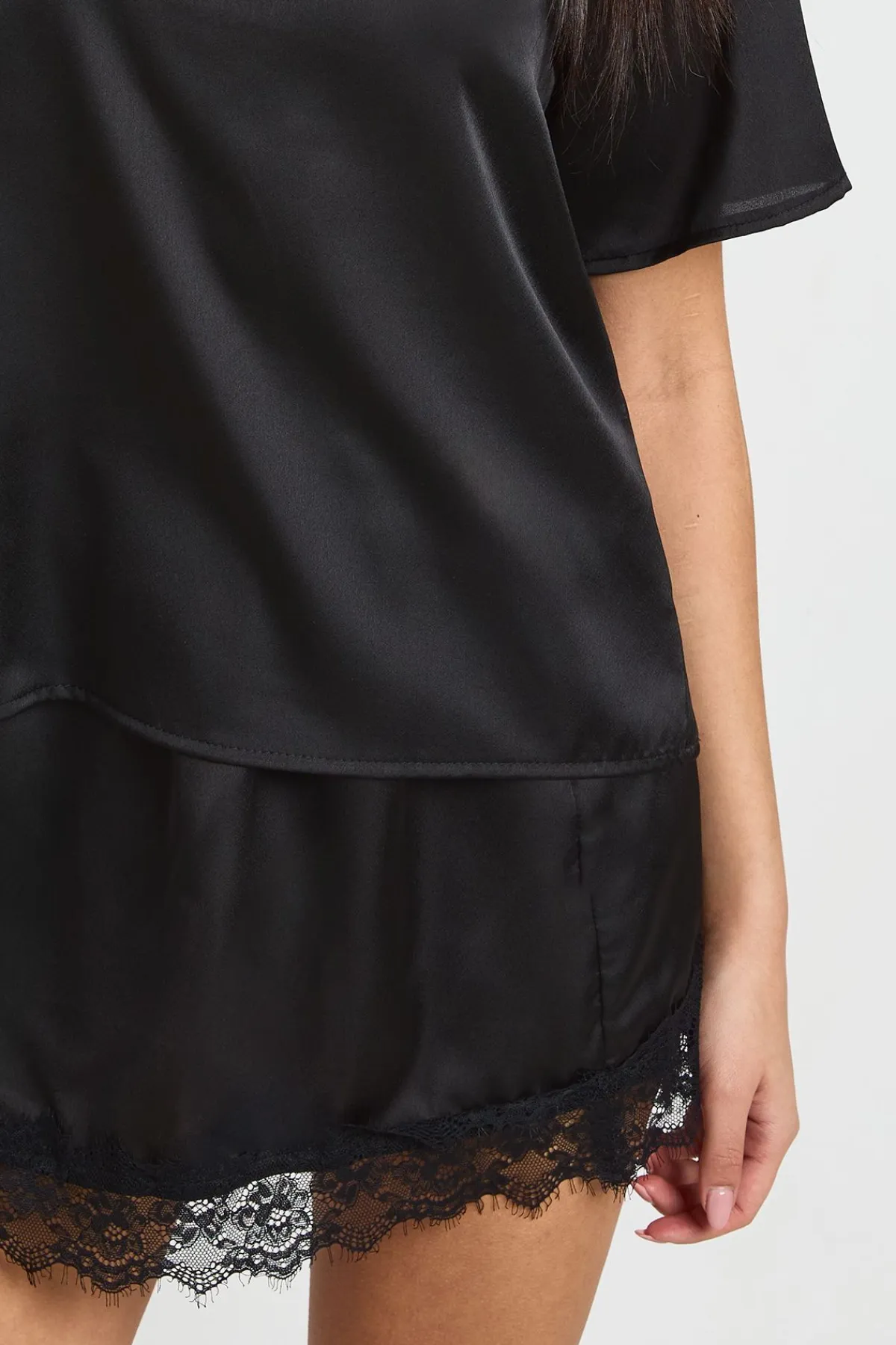 boohoo Ensemble Coordonné T-shirt Satiné Oversize Et Mini-jupe En Dentelle<Femme Satin Et Dentelle|Ensembles
