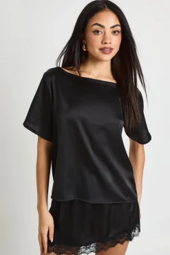 boohoo Ensemble Coordonné T-shirt Satiné Oversize Et Mini-jupe En Dentelle<Femme Satin Et Dentelle|Ensembles