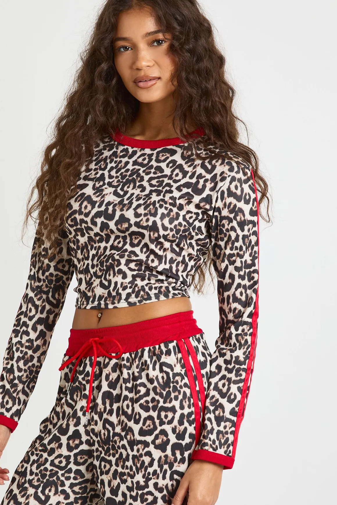 Ensemble Crop Top et Pantalon à Imprimé Léopard avec Détails de Passepoil