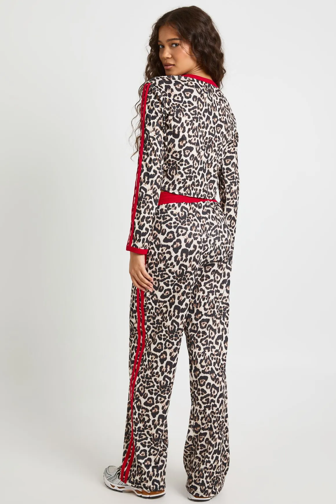 Ensemble Crop Top et Pantalon à Imprimé Léopard avec Détails de Passepoil
