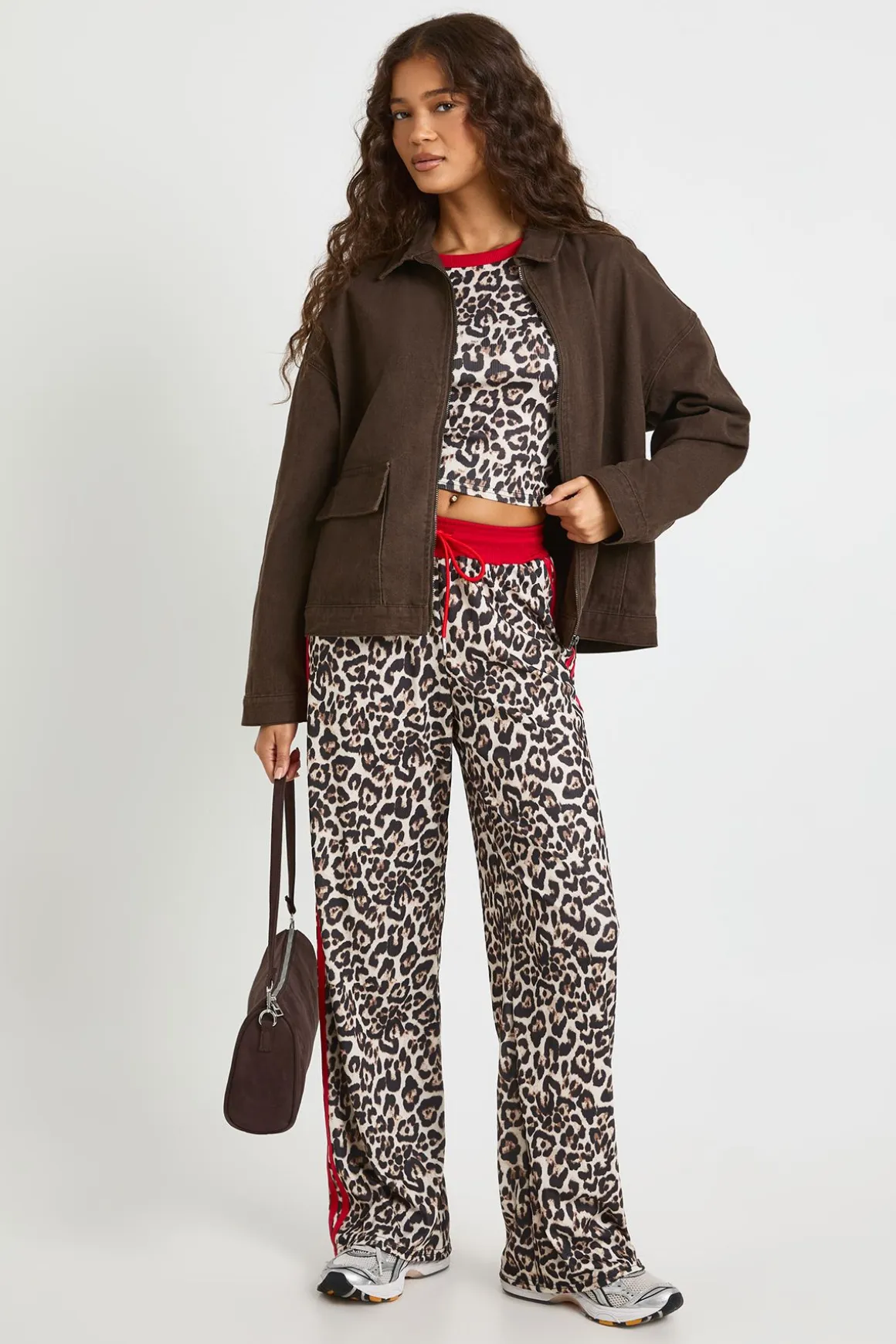 Ensemble Crop Top et Pantalon à Imprimé Léopard avec Détails de Passepoil
