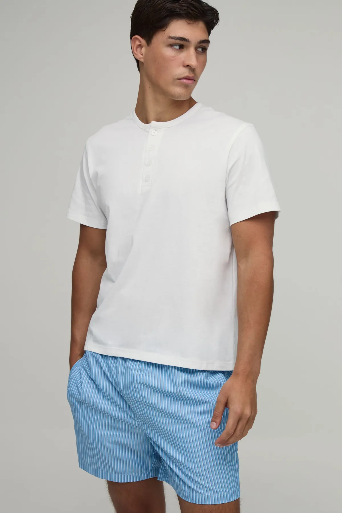 boohooMAN Ensemble De Détente T-shirt Henley À Manches Courtes Coupe Regular Et Short Boxy<Homme Vêtements Confort