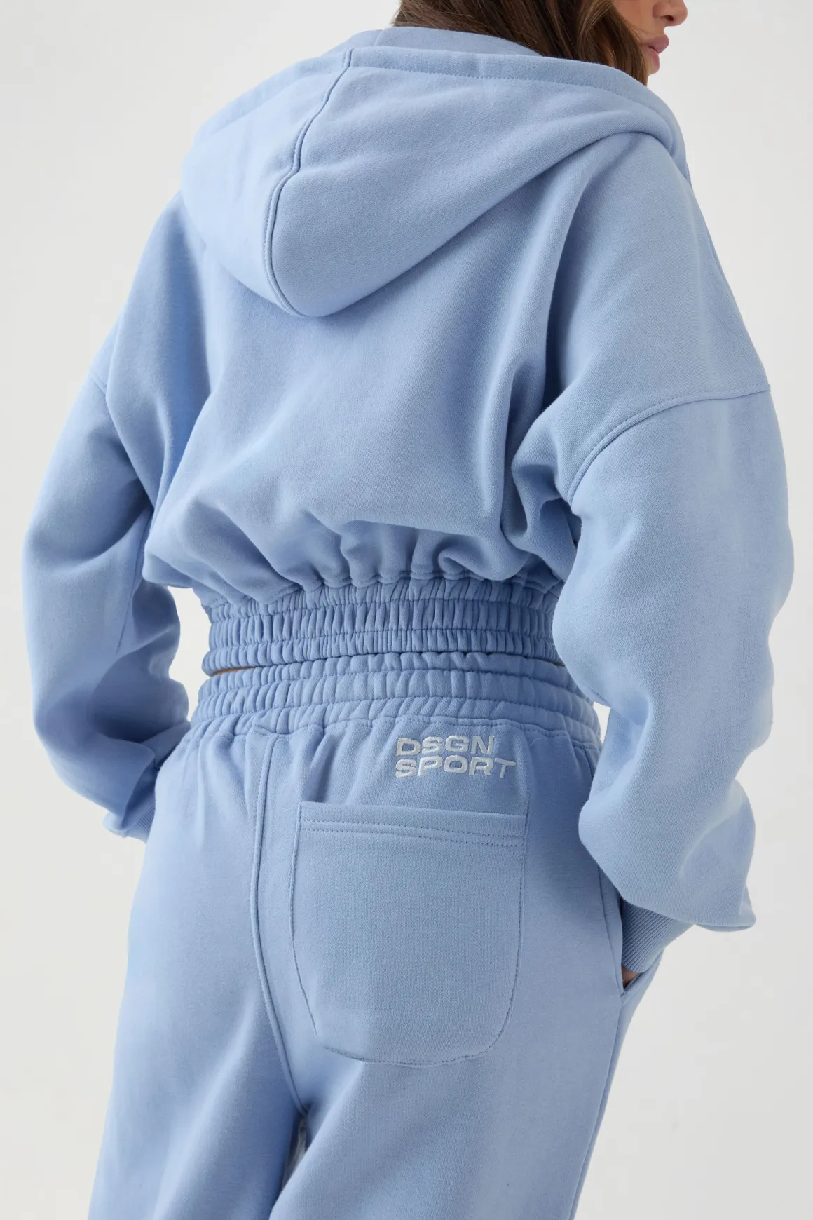 Ensemble De Jogging À Casynthétiqueche Avec Col Montant Et Fermeture Zippée Dsgn Studio