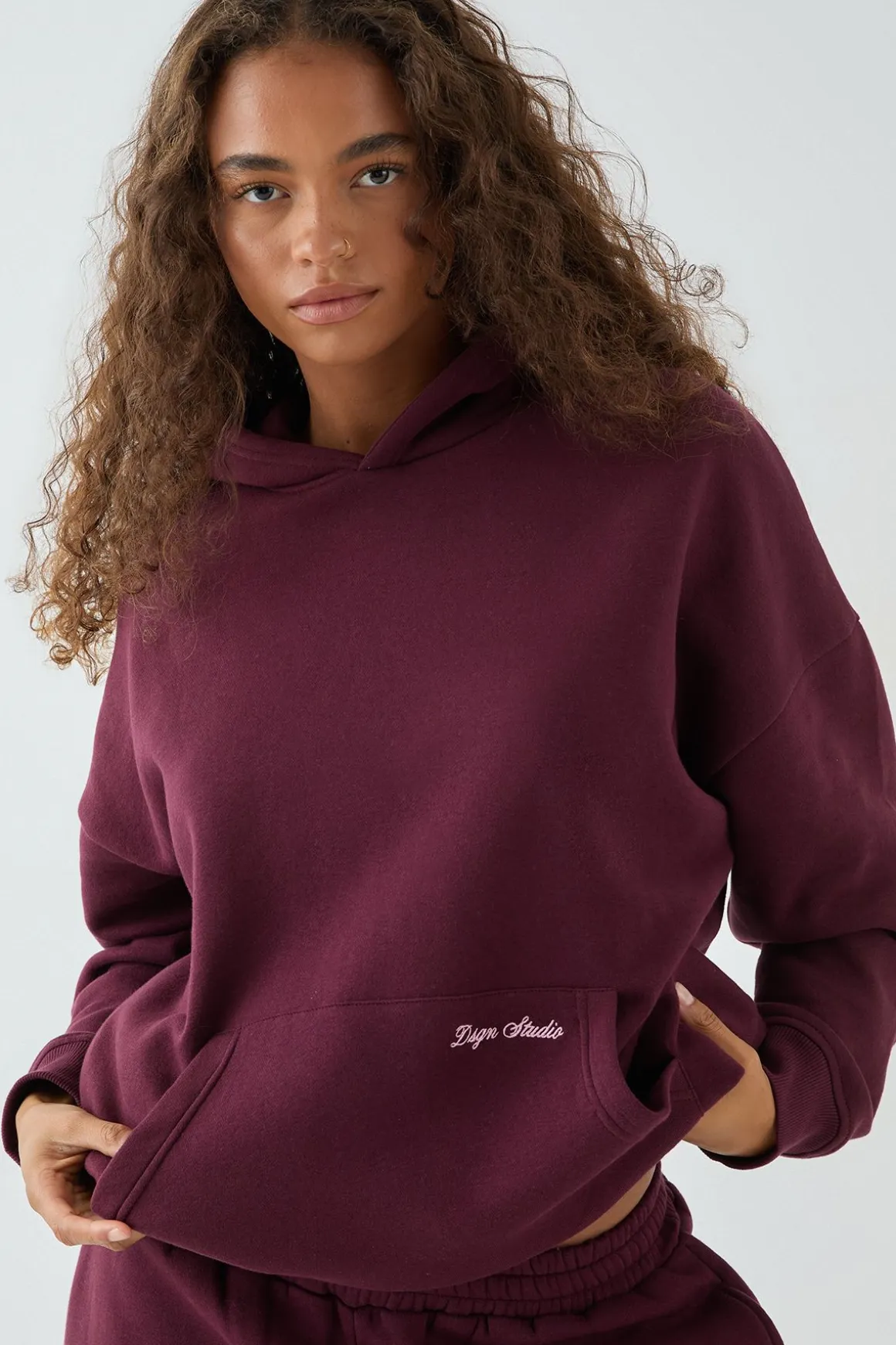 Ensemble de Jogging à Casynthétiqueche DSGN Studio avec Broderie Script