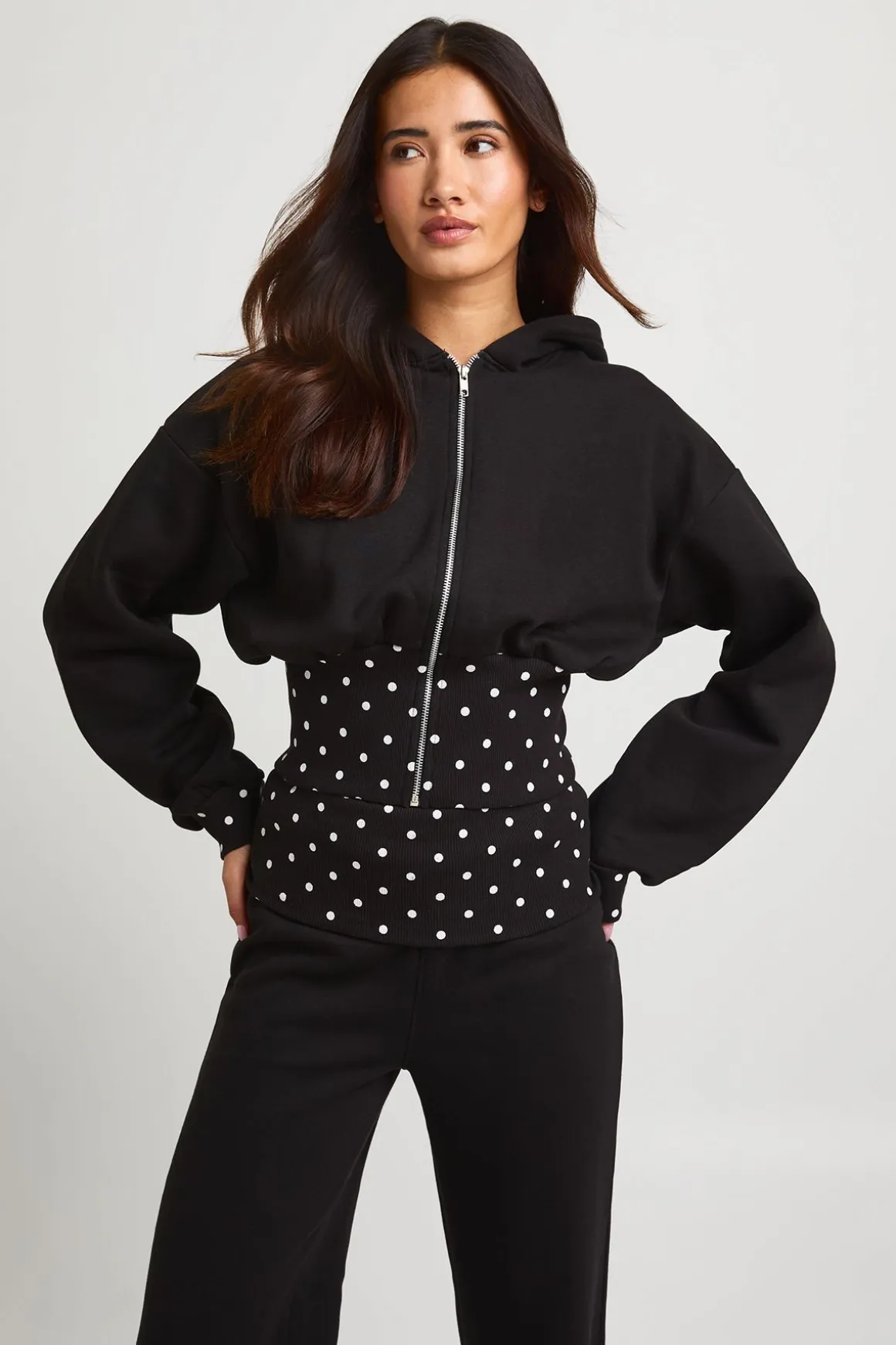 Ensemble De Jogging À Pois Contrastés Avec Ourlet Profond Et Taille Repliable
