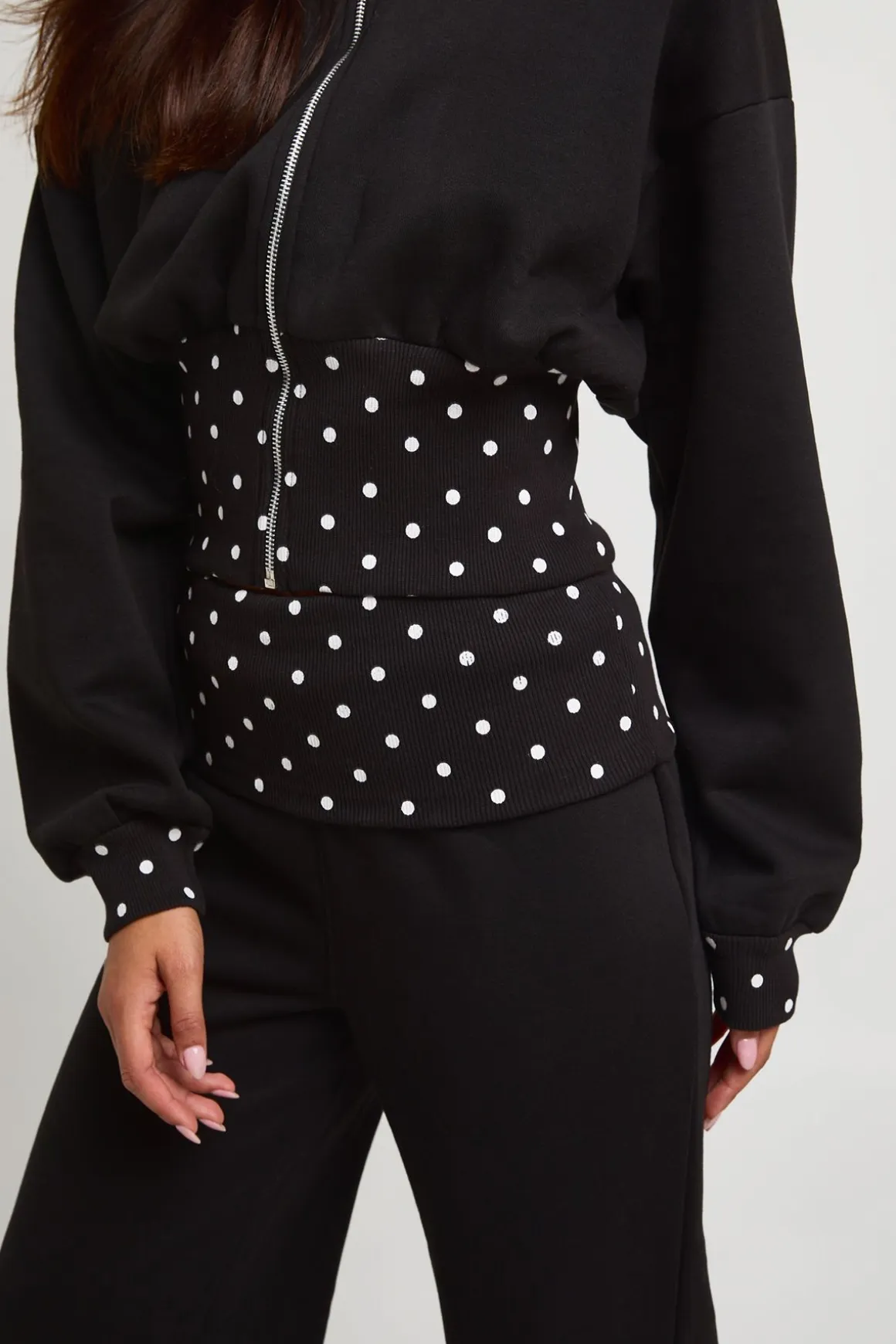 Ensemble De Jogging À Pois Contrastés Avec Ourlet Profond Et Taille Repliable