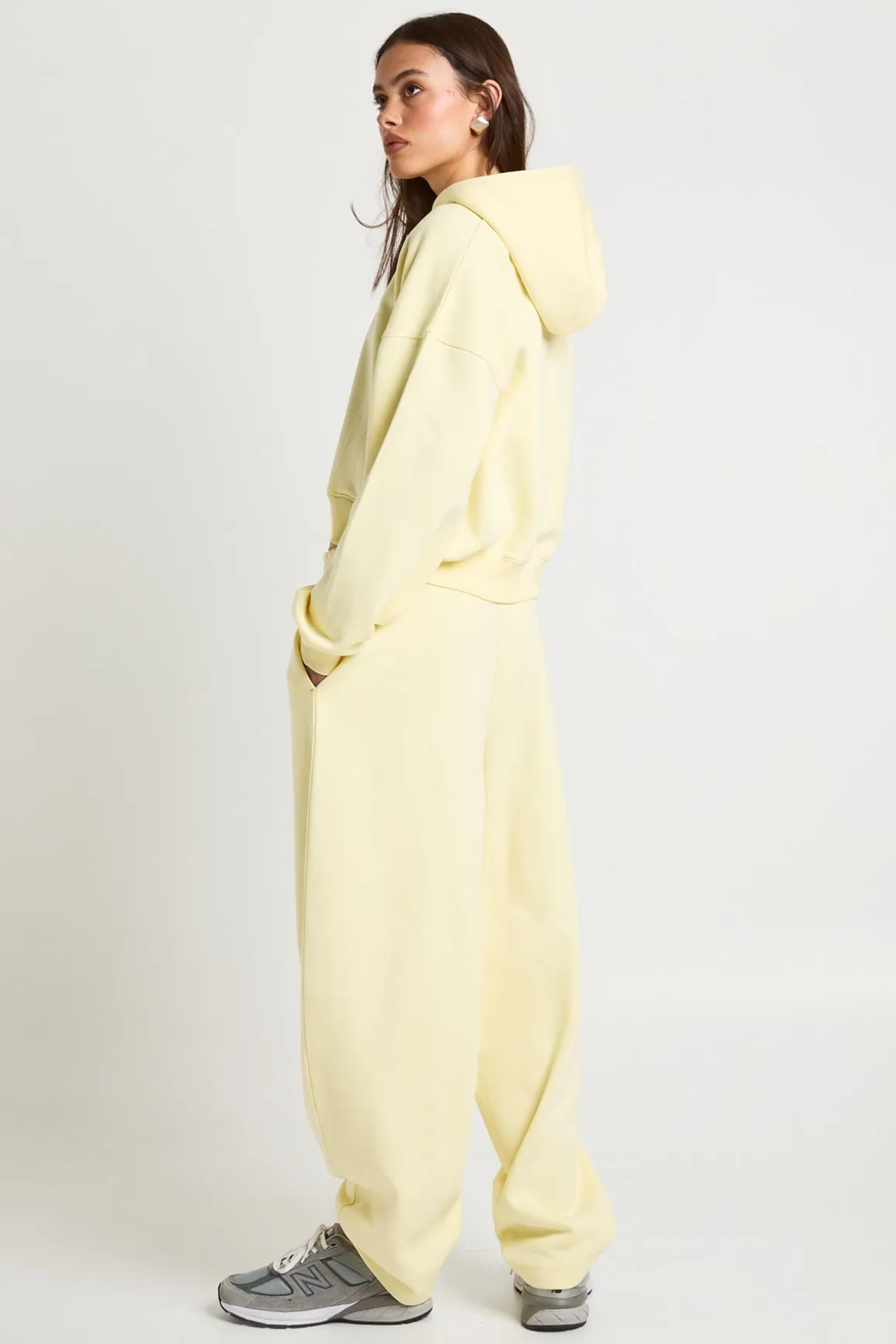 Ensemble de Jogging Sweat à Casynthétiqueche Court et Pantalon Jambes Évasées