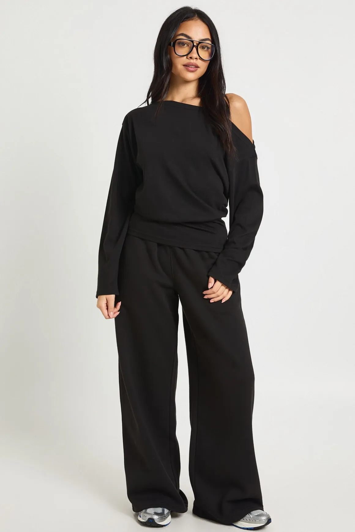 Ensemble De Jogging Taille Cintrée Épaules Dénudées Jambe Droite
