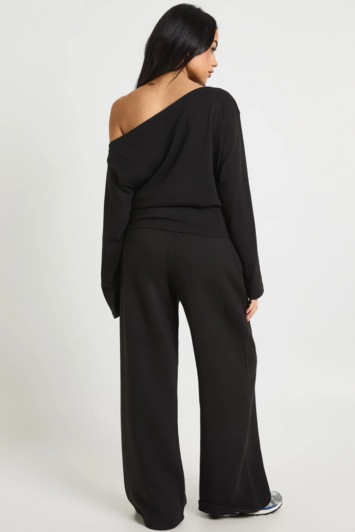 Ensemble De Jogging Taille Cintrée Épaules Dénudées Jambe Droite