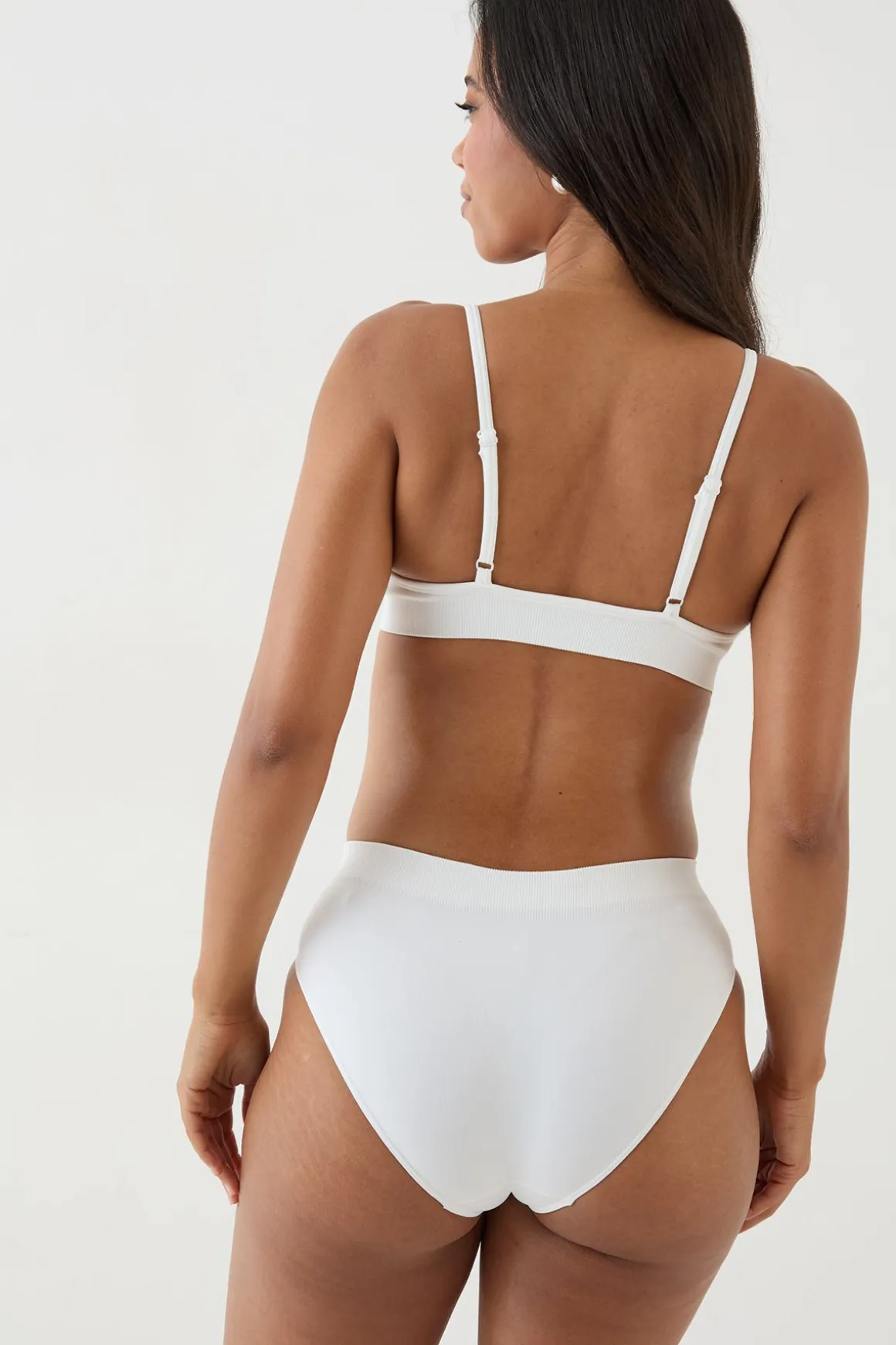 Ensemble De Lingerie Bralette Col Arrondi Et Culotte Sans Couture Dsgn Studio