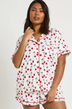 boohoo Ensemble De Pyjama Grande Taille Chemise À Manches Courtes Et Short Imprimé Cœurs Et Cerises Saint-valentin<Femme Pyjamas