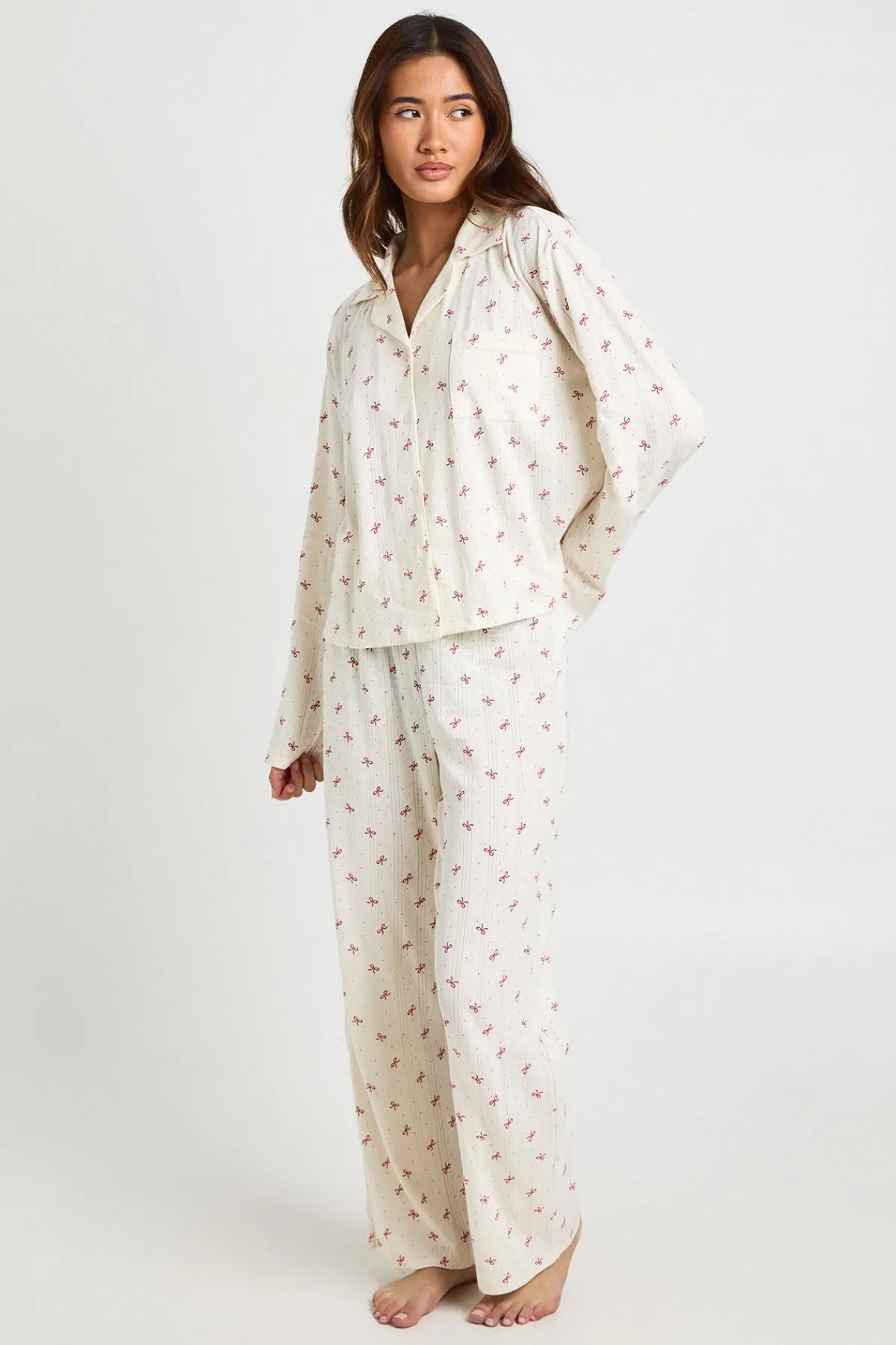boohoo Ensemble De Pyjama À Manches Longues Chemise Et Pantalon En Pointelle À Imprimé Nœuds<Femme Pyjamas
